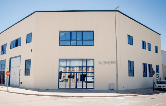Fotografía entrada a las instalaciones de NG Tapizados en Valencia